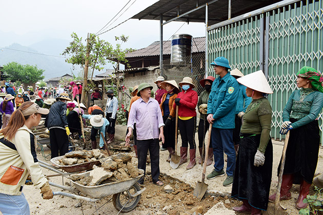 Đoàn xã Thành Sơn xây dựng mô hình dân vận khéo trao tặng vườn cây sinh kế  cho học sinh