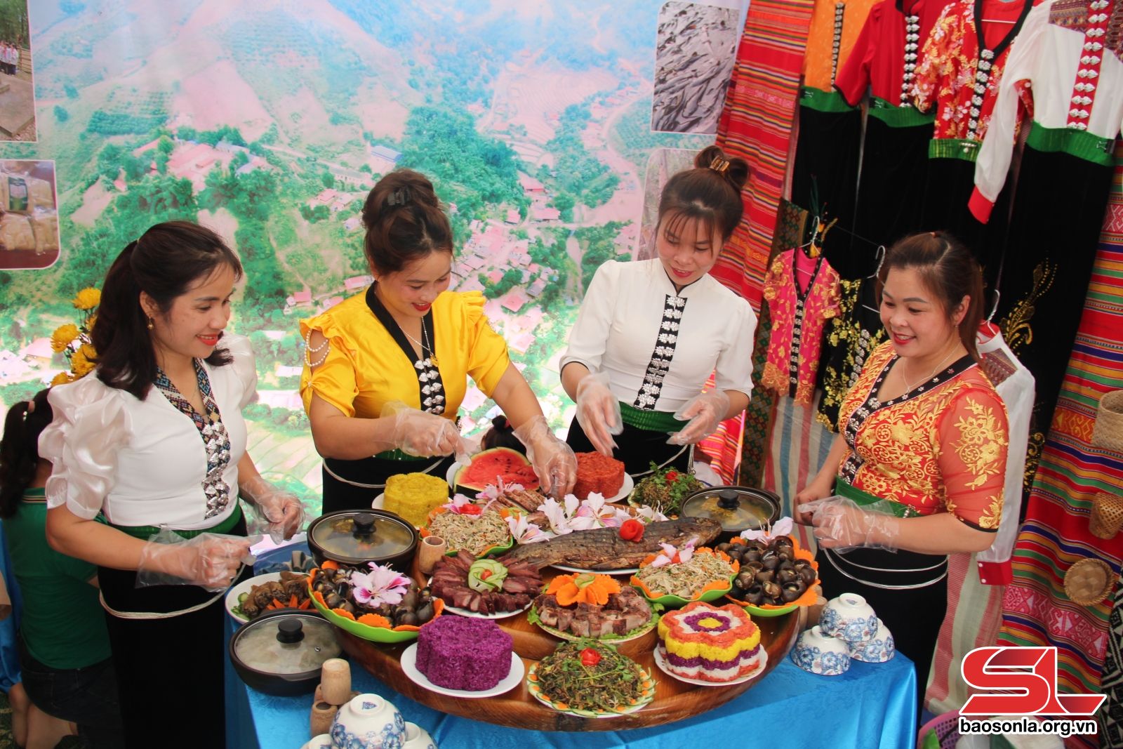 Lễ hội Hoa ban huyện Vân Hồ năm 2024: Tinh hoa ẩm thực các dân tộc huyện Vân Hồ