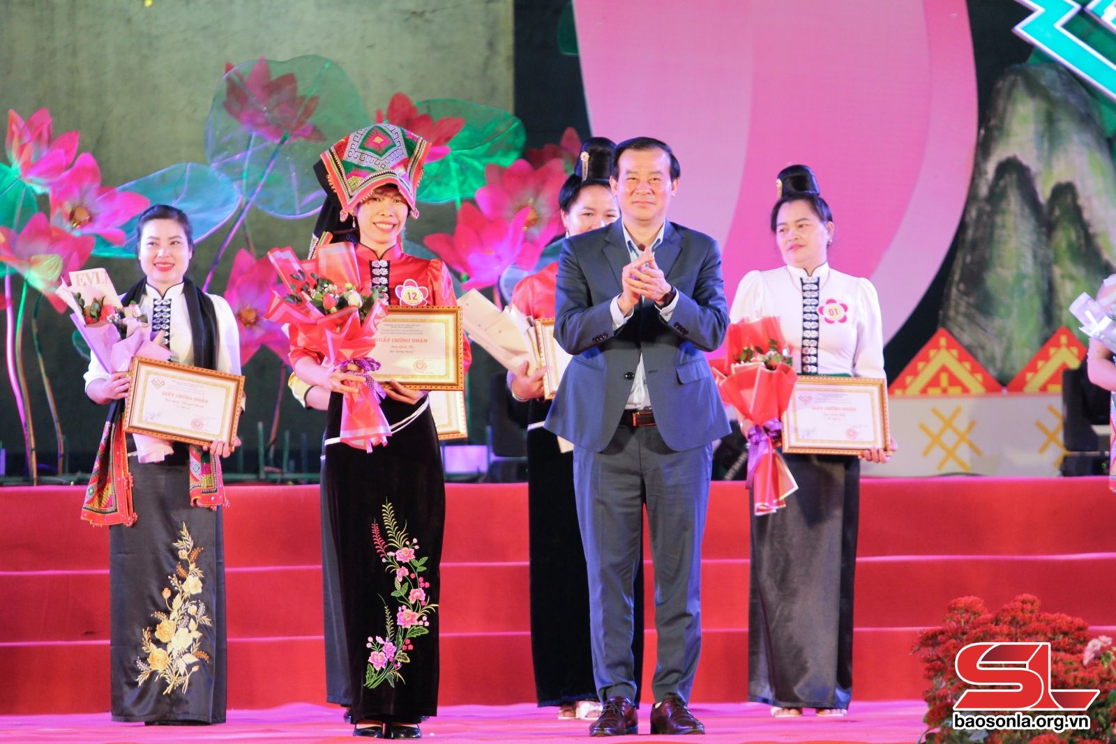 Lắng đọng sắc màu văn hóa Lễ hội Hoa ban thành phố Sơn La 2023