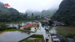 Mưa lớn sau bão số 3, bản Co Tang ngập trong nước