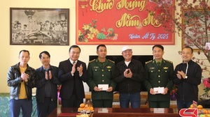 Thành ủy Sơn La thăm, chúc Tết Đồn Biên phòng Mường Lèo