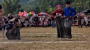 Sôi nổi các trò chơi dân gian ở Tường Hạ 