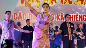 Ấn tượng trình diễn trang phục các dân tộc xã Chiềng Lao