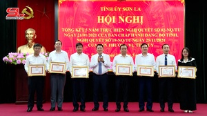 Tiếp tục nâng cao năng lực lãnh đạo và sức chiến đấu của tổ chức cơ sở đảng và củng cố hệ thống chính trị cơ sở
