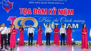 Chương trình văn nghệ tại Tọa đàm Kỷ niệm 100 năm ngày Báo chí cách mạng Việt Nam