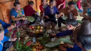 Tái hiện trích đoạn nghi lễ Lễ Mừng cơm mới (Kin Khẩu hó) của dân tộc Lào
