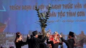 Trình diễn Lễ hội Mừng cơm mới