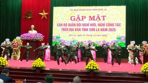 Văn nghệ chào mừng gặp mặt cán bộ quân đội nghỉ hưu, nghỉ công tác trên địa bàn