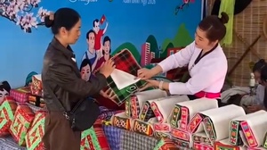 Rực rỡ không gian văn hóa và gian hàng nông sản tại Tuần văn hóa, thể thao và du lịch xã Quỳnh Nhai