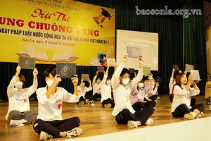 Hội thi “Rung chuông vàng” hưởng ứng Ngày Pháp luật nước CHXHCN Việt Nam