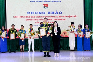Chung khảo Liên hoan báo cáo viên và các Câu lạc bộ “Lý luận trẻ” lần thứ I
