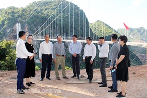 Hiệp hội Doanh nghiệp và Hiệp hội Du lịch tỉnh làm việc tại huyện Mộc Châu, Vân Hồ