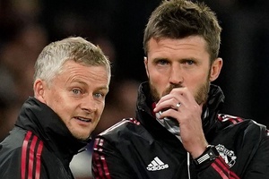 Michael Carrick có đủ tầm để trục vớt con tàu đắm MU?