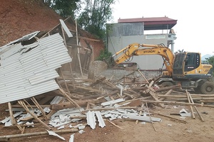 Cưỡng chế 4 công trình xây dựng không có giấy phép