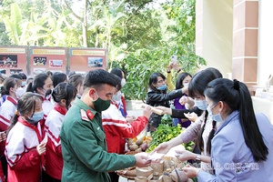 Hoạt động giáo dục trải nghiệm "Em yêu lịch sử"