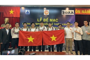 Đoàn học sinh Việt Nam giành 5 huy chương tại Kỳ thi Olympic IOAA 14