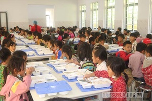 Chăm lo cho học sinh bán trú