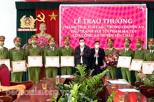 Yên Châu trao thưởng thành tích xuất sắc trong chuyên án đấu tranh với tội phạm ma túy