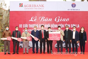 Agribank Chi nhánh tỉnh bàn giao 4 xe cứu thương cho khối bệnh viện tỉnh Sơn La