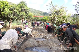 Hành quân bảo vệ biên giới mùa khô kết hợp công tác dân vận 