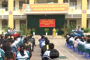 Trường TH và THCS Quyết Tâm: Ngoại khóa phòng chống bạo lực và tác hại của thuốc lá điện tử