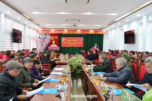 Thành ủy Sơn La: Gặp mặt các đồng chí nguyên lãnh đạo Thành phố đầu năm mới 2021