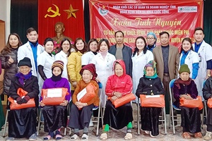 Chương trình “Xuân tình nguyện” khám bệnh, tư vấn, cấp thuốc, tặng quà miễn phí cho người dân