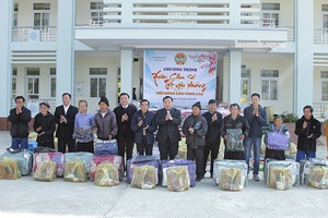 Chương trình "Xuân chia sẻ - Tết yêu thương" đến nông dân vùng cao