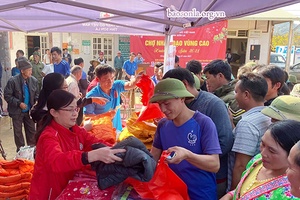 "Chợ nhân đạo" - Tình người nơi vùng cao