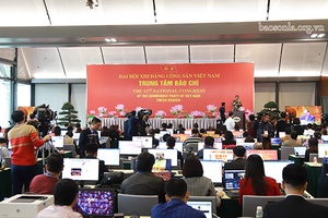 Gần 500 phóng viên, kỹ thuật viên tác nghiệp tại Trung tâm Báo chí phục vụ Đại hội XIII của Đảng