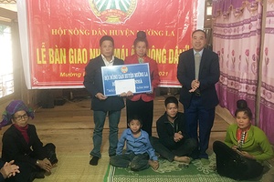 Bàn giao nhà “Mái ấm nông dân” cho hội viên có hoàn cảnh khó khăn