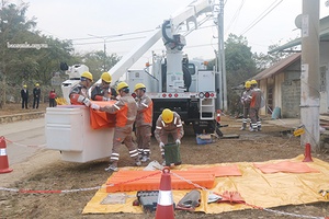 Công ty Điện lực Sơn La:  Huấn luyện, sát hạch Tổ sửa chữa lưới điện 22kV