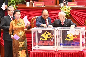 Đại biểu bỏ phiếu bầu Ban Chấp hành Trung ương Đảng khóa XIII