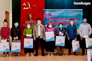 Hiệp hội Doanh nghiệp tỉnh: Trao 50 suất quà Tết cho gia đình chính sách, hộ nghèo xã Mường Sại