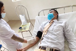 Cảnh sát giao thông kịp thời hiến máu cứu người