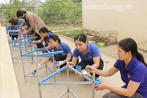 Thành đoàn trao tặng “Bồn rửa tay cho em”