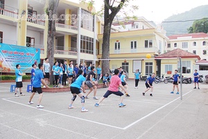 Giao lưu văn nghệ, thể thao hưởng ứng Tháng Công nhân và chào mừng kỷ niệm 90 năm Ngày thành lập Đoàn TNCS Hồ Chí Minh