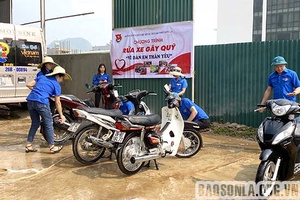 Chương trình rửa xe gây quỹ “Vì đàn em thân yêu”