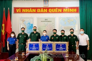 Tỉnh Đoàn tặng 10.000 khẩu trang cho cán bộ, chiến sĩ nơi tuyến đầu chống dịch