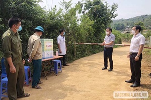 Đồng chí Bí thư Thành ủy kiểm tra các chốt kiểm soát dịch COVID-19 trên địa bàn Thành phố