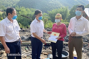 Thành phố hỗ trợ 20 triệu đồng cho gia đình bị cháy nhà