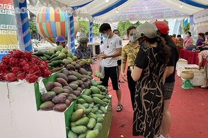 Khai mạc Tuần lễ giao thương xúc tiến tiêu thụ nông sản tại Lào Cai