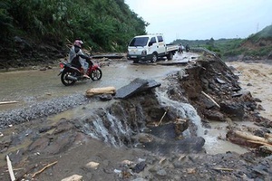 Vùng núi và trung du Bắc Bộ đề phòng mưa lớn, lốc sét, gió giật mạnh