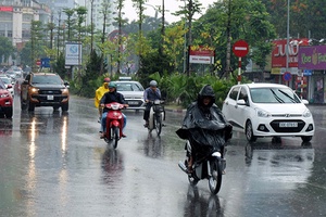 Rãnh áp thấp tiếp tục gây mưa dông ở Bắc Bộ