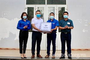 Tỉnh đoàn tặng quà “Tiếp sức mùa thi” tại huyện Bắc Yên