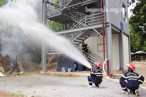 Kiểm tra 58 chiến sỹ về điều lệnh, võ thuật Công an nhân dân, nghiệp vụ chữa cháy và cứu nạn cứu hộ 