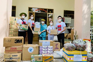 Các nghệ sĩ cổ vũ tinh thần chống dịch Covid-19