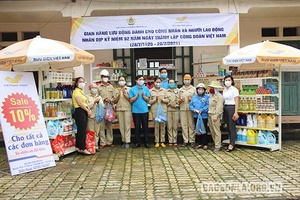 Khai trương “Gian hàng lưu động dành cho công nhân lao động” 