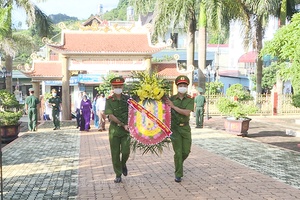 Huyện Mộc Châu: Viếng nghĩa trang liệt sỹ nhân Ngày Thương binh, Liệt sỹ 
