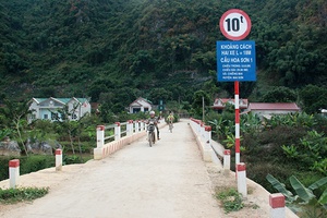 Những cây cầu nối đôi bờ vui